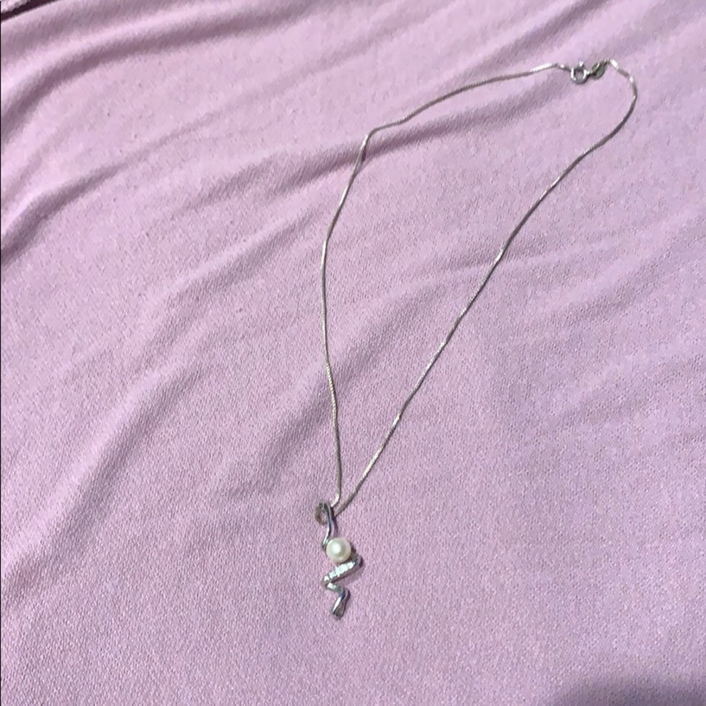 Sterl. Silv. Necklace, w/ diamond and pearl accent